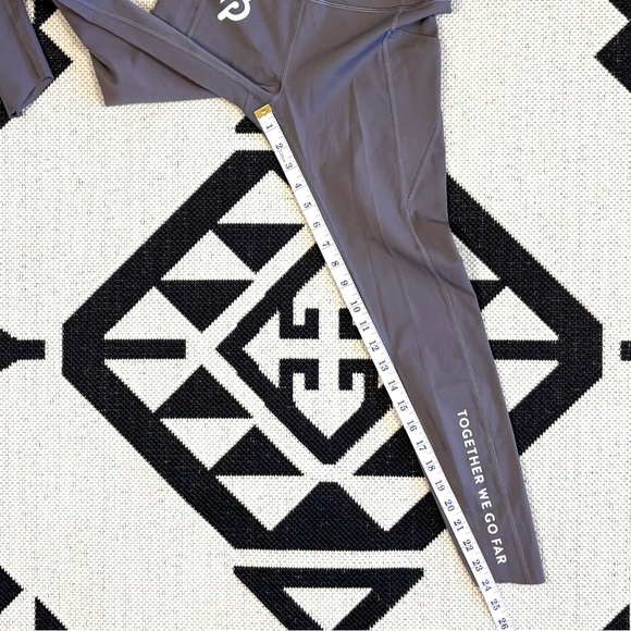 Peloton Essential Tulip Hem Legging in Grey Small - Picture 8 of 12